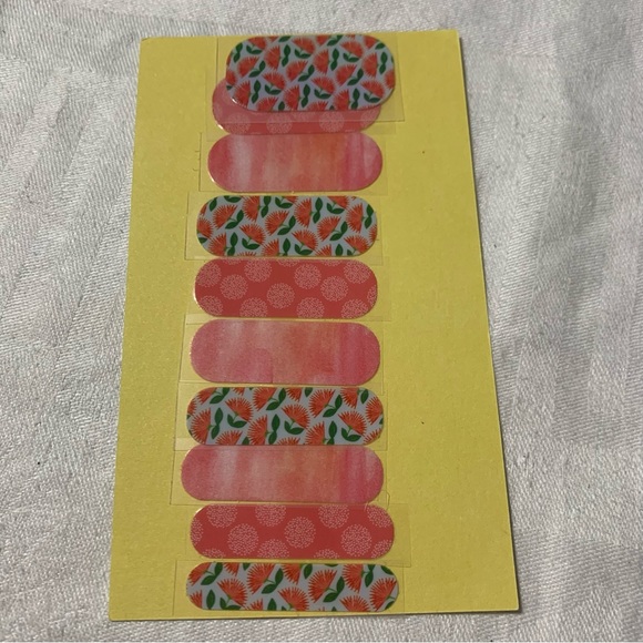 Jamberry Mixed Mani Nail Set, All New, Florals, 10 Half Sheet Nail Wraps - Picture 7 of 11